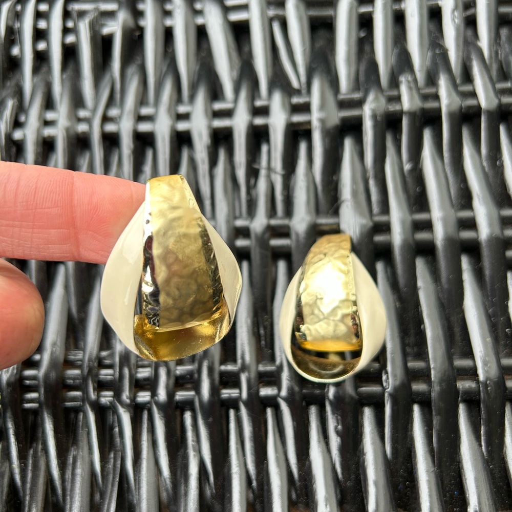 Women’s gold clip on earrings - Picture 6 of 9